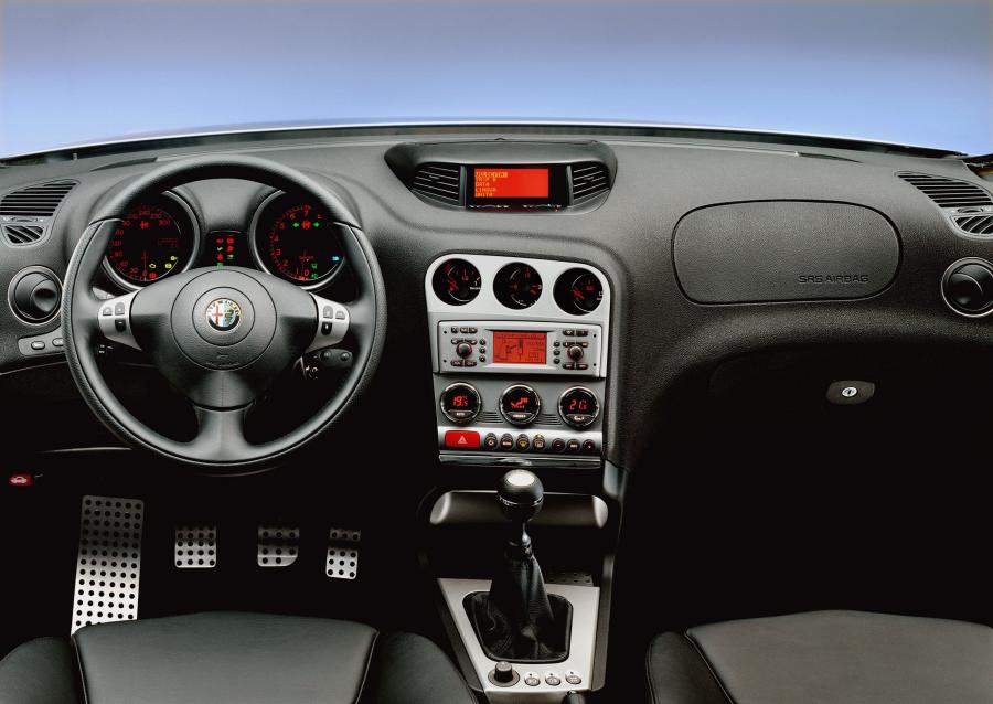 Торпедо Alfa Romeo 156 GTA (932A) 2002 года  (WW) (фото 28 из 38)